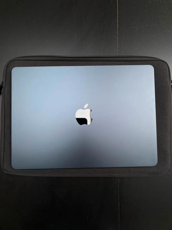 Macbook air modèle 2022, Informatique & Logiciels, Boîtiers d'ordinateurs, Comme neuf, Enlèvement