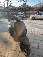 Vespa sprint A klasse, Fietsen en Brommers, Ophalen, Zo goed als nieuw, Benzine, 50 cc