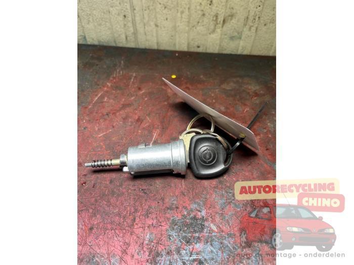 Kontaktslot + Sleutel van een Opel Corsa, Auto-onderdelen, Overige Auto-onderdelen, Opel, Gebruikt, 3 maanden garantie, Ophalen of Verzenden