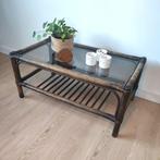 Vintage salontafel in rotan met fumé glazen blad, Huis en Inrichting, Ophalen, Gebruikt, Rechthoekig, Glas