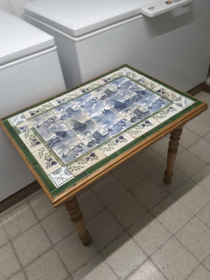 Uniek tafeltje met werkblad in blauw delften tegeltjes., Antiek en Kunst, Antiek | Meubels | Tafels, Ophalen