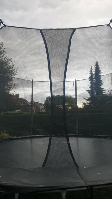 Trampoline 366 cm met zwarte rand in prima staat  beschikbaar voor biedingen