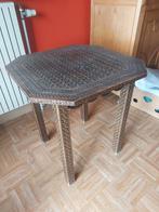 TABLE ARTISANALE EN BOIS SCULPTÉE, Ophalen