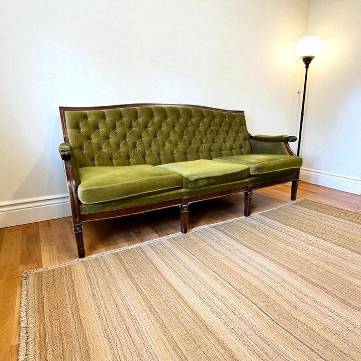 Vintage mosgroene zetel / chesterfield / canapé, Antiek en Kunst, Antiek | Meubels | Stoelen en Sofa's, Ophalen of Verzenden