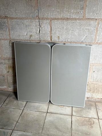 Opvouwbare campingtafel beschikbaar voor biedingen