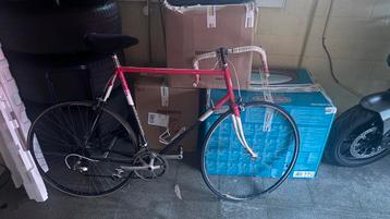 racefiets beschikbaar voor biedingen