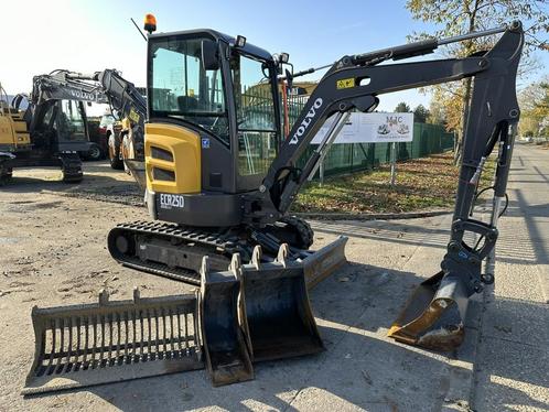 Volvo ECR25D *172h* - FULL HYDR - HYDR QUICK HITCH - 4 BUCKE, Articles professionnels, Machines & Construction | Grues & Excavatrices