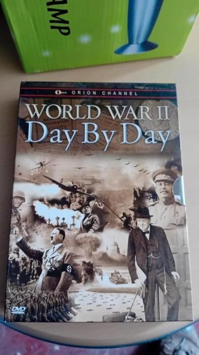 World war  2 day by day box, Cd's en Dvd's, Dvd's | Documentaire en Educatief, Zo goed als nieuw, Ophalen of Verzenden