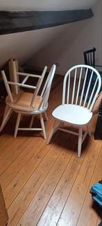 Drie witte houten spijlen stoelen, Drie, Gebruikt, Ophalen