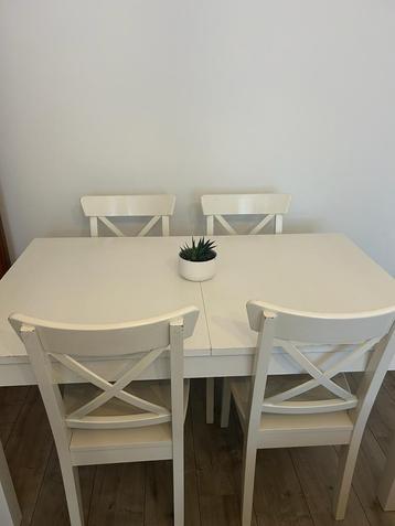 Table IKEA extensible + 4 chaises 