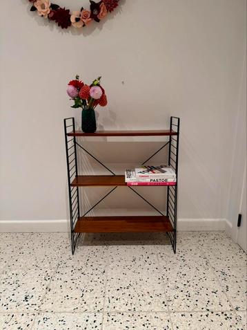 Vintage staand Tomado rek / boekenrek beschikbaar voor biedingen