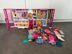 Kleerkast Barbie met accessoires, Ophalen, Zo goed als nieuw, Accessoires