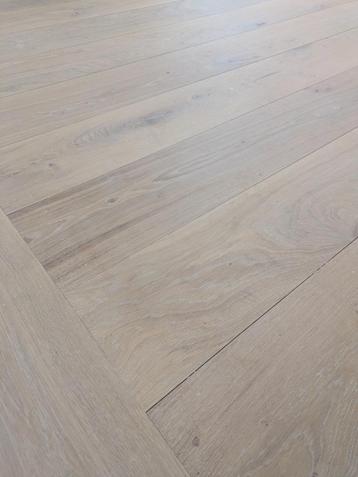 plankenvloer franse eik massief 20cm breed 22mm dik, ca 10m² beschikbaar voor biedingen