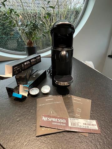 Superbe machine à café Nespresso Vertuo plus avec capsules beschikbaar voor biedingen