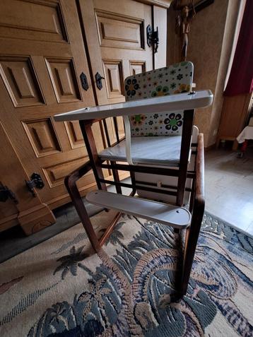 Babystoeltje/kinderstoel met tafeltje Vintage beschikbaar voor biedingen