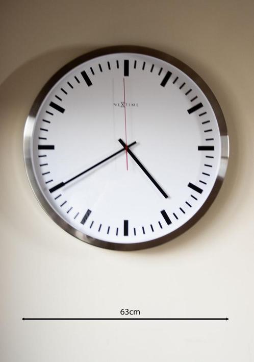 Grote wandklok met aluminium frame (63cm diameter), Maison & Meubles, Accessoires pour la Maison | Horloges, Comme neuf, Horloge murale