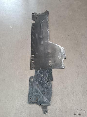 Bodemplaat onderplaat rechts BMW 1 / 2 / 3 / 4 / serie F2x F beschikbaar voor biedingen