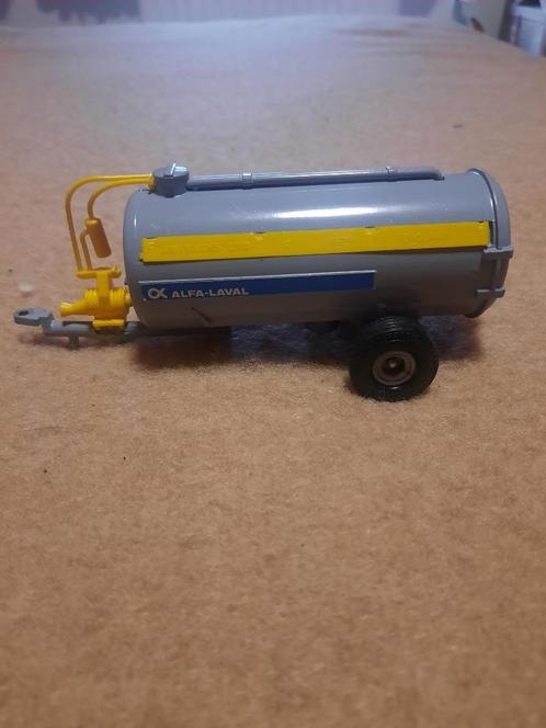 Britains Alfa-Laval tankje, Hobby en Vrije tijd, Modelauto's | Overige schalen, Gebruikt, Tractor of Landbouw, Ophalen