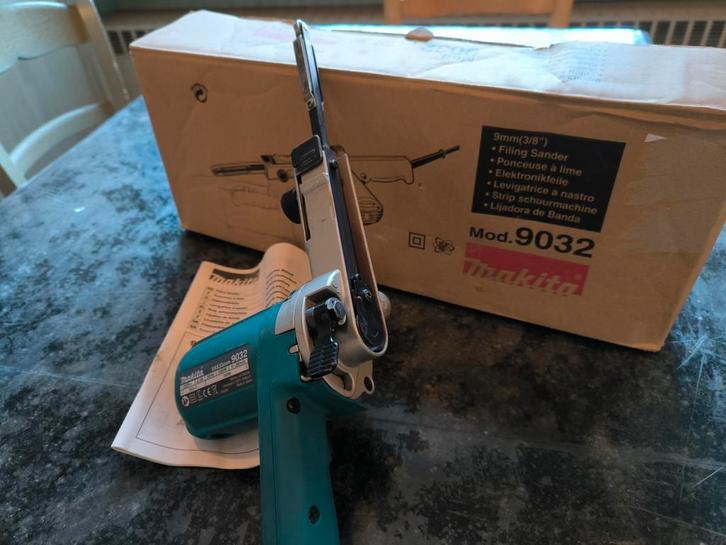 Makita 9032 bandschuurmachine – belt sander, Doe-het-zelf en Bouw, Gereedschap | Zaagmachines, Zo goed als nieuw, Ophalen of Verzenden