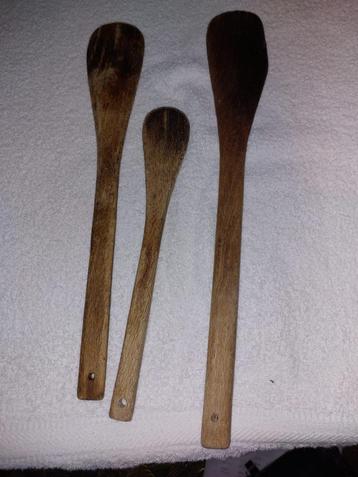 3 oude houten paproerders, jaren 1940-50 beschikbaar voor biedingen