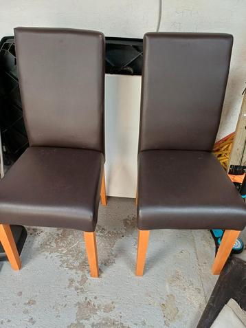 2 stoelen te koop, 15 euro samen 
