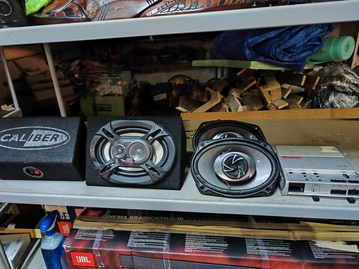 Lot de 4 haute parleur auto + ampli boston, Autos : Divers, Outils de voiture, Comme neuf, Enlèvement