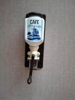 Oude koffiemolen met delftsblauw, Ophalen