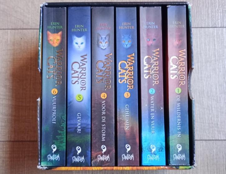11 boeken Warrior Cats, Boeken, Kinderboeken | Jeugd | 10 tot 12 jaar, Zo goed als nieuw, Fictie, Ophalen of Verzenden