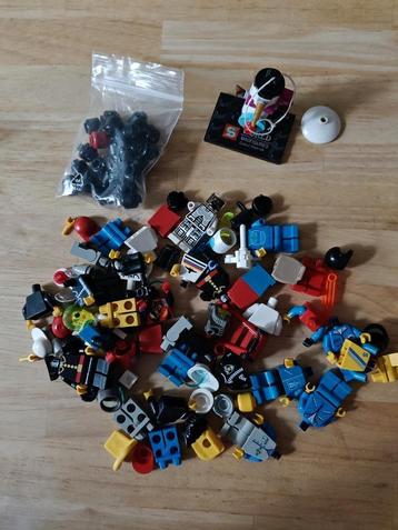 LEGO minifiguur onderdelen – hoofden, torso’s, benen beschikbaar voor biedingen