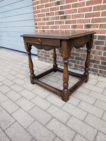Bijzettafel Copy Antique beschikbaar voor biedingen