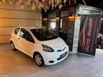 Toyota Aygo 1.0i VVT-i *13000 KM* (bj 2011), Auto's, Toyota, Voorwielaandrijving, Euro 5, Stof, Zwart