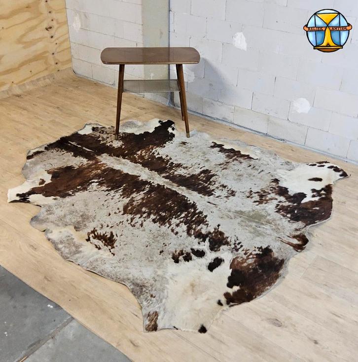 Groot Vintage Koeienhuid / Tapijt / Koeienvel (190x180cm), Huis en Inrichting, Stoffering | Tapijten en Vloerkleden, Gebruikt