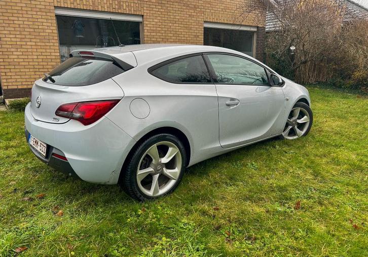 Opel Astra GTC, Autos, Opel, Particulier, Astra, ABS, Régulateur de distance, Airbags, Air conditionné, Bluetooth, Verrouillage central
