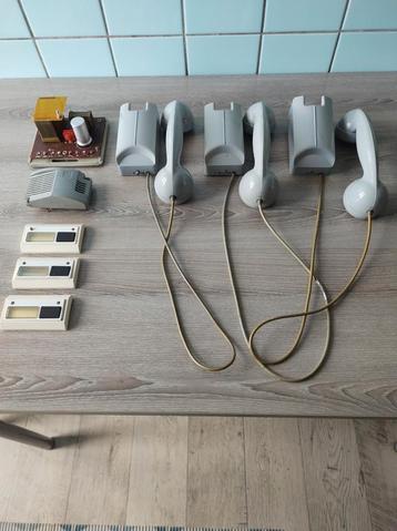 Parlefooninstallatie voor 3 appartementen volledig compleet beschikbaar voor biedingen