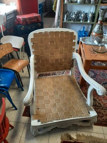 Ancienne carcasse de fauteuil beschikbaar voor biedingen