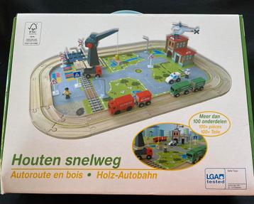 2 Houten speelsets beschikbaar voor biedingen