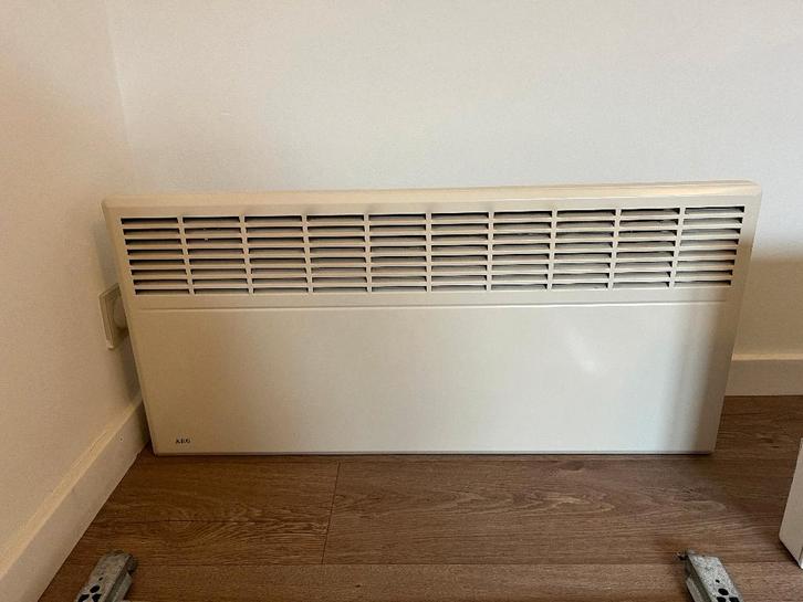 Elektrische convectoren, Doe-het-zelf en Bouw, Verwarming en Radiatoren, Zo goed als nieuw, Radiator, 800 watt of meer, 30 tot 80 cm