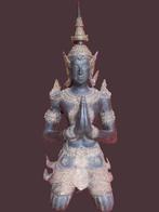 Grote knielende Boeddhistische tempelwachter, Ophalen