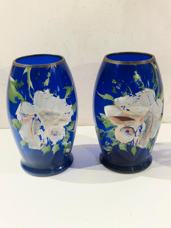 2 kobaltblauw geschilderde bloem vazen antiek , kobalt blauw, Huis en Inrichting, Woonaccessoires | Vazen, Gebruikt, Blauw, Minder dan 50 cm