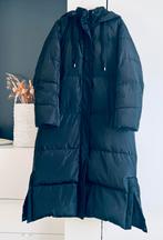 Zwarte lange donsjas Zara met kap , maat-L, Ophalen of Verzenden, Zo goed als nieuw, Maat 42/44 (L)
