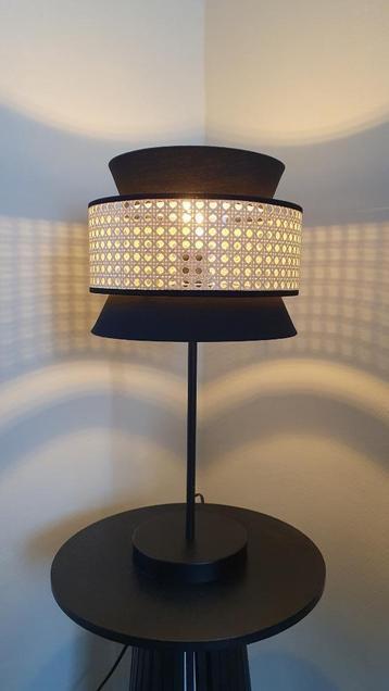 Moderne tafellamp met rotan, Enlèvement ou Envoi, Comme neuf, 50 à 75 cm