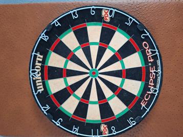 Unicorn eclips pro dartsbord en 2x3 dartspijlen  beschikbaar voor biedingen