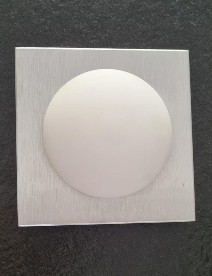 Mooi wand of plafond lampje van opaal glas en aluminium, Huis en Inrichting, Lampen | Plafondlampen, Zo goed als nieuw, Glas, Metaal