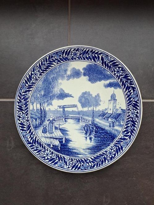 Vintage Blue Delft Plate Boch La Louviere Woman & Girl, Antiek en Kunst, Antiek | Wandborden en Tegels, Ophalen of Verzenden