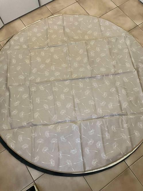 Tafelkleed (rond 1m60), Huis en Inrichting, Keuken | Textiel, Gebruikt, Tafelkleed of Tafelzeil, Overige kleuren, Ophalen of Verzenden