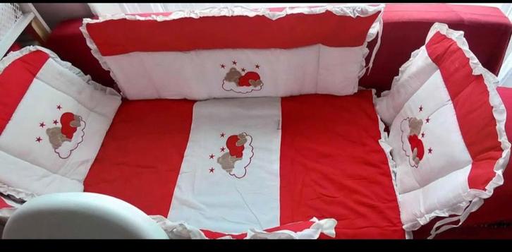 Babybedset + luifel (rood en wit), Kinderen en Baby's, Kinderkamer | Beddengoed, Rood, Ophalen
