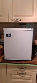 Diepvriezer voor studenten of voor bureau, Elektronische apparatuur, Koelkasten en IJskasten, Ophalen, Zo goed als nieuw