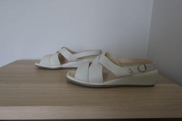 Ecru sandalen - M 40 beschikbaar voor biedingen