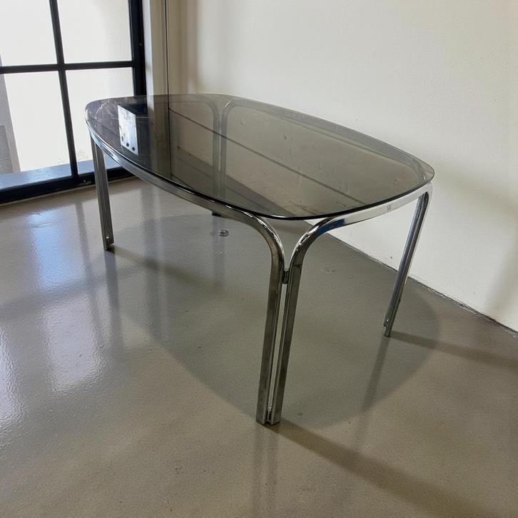 Vintage curved chromen eettafel met fumé glas, Antiek en Kunst, Antiek | Meubels | Tafels, Ophalen of Verzenden