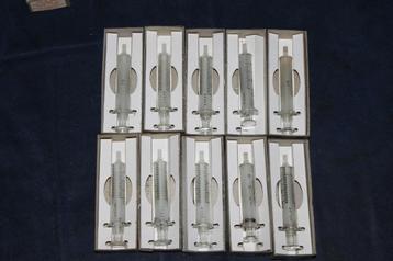 WWII - lot de 10 seringues U.S. de 2 CC ds boite origine beschikbaar voor biedingen